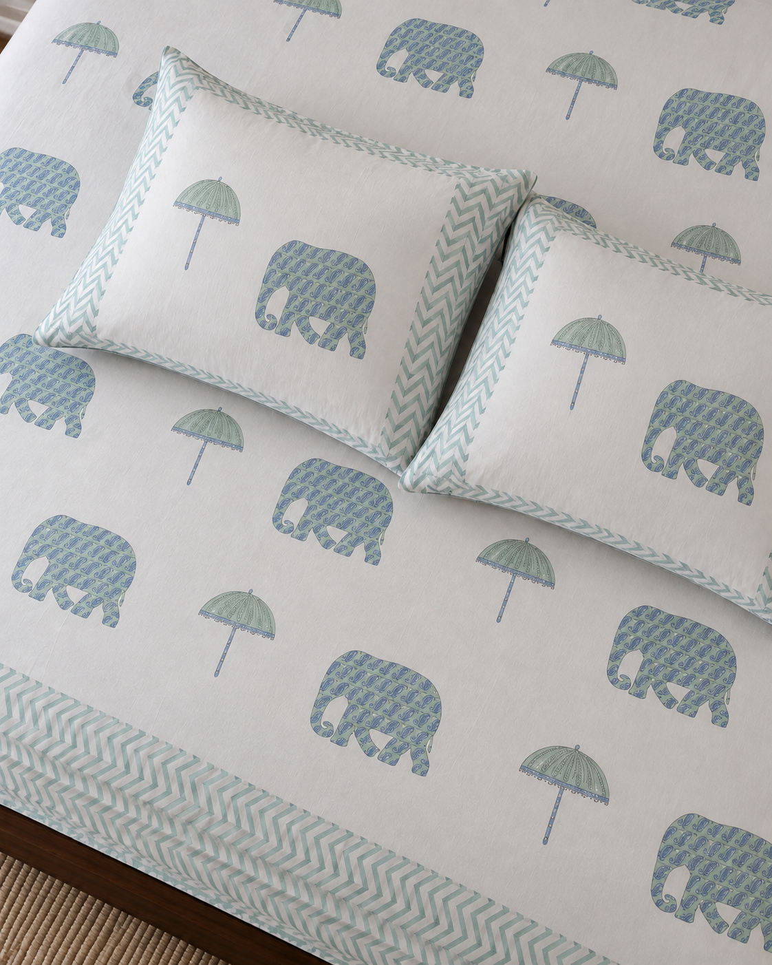 White Tusker Cotton Super King Bedsheet Set