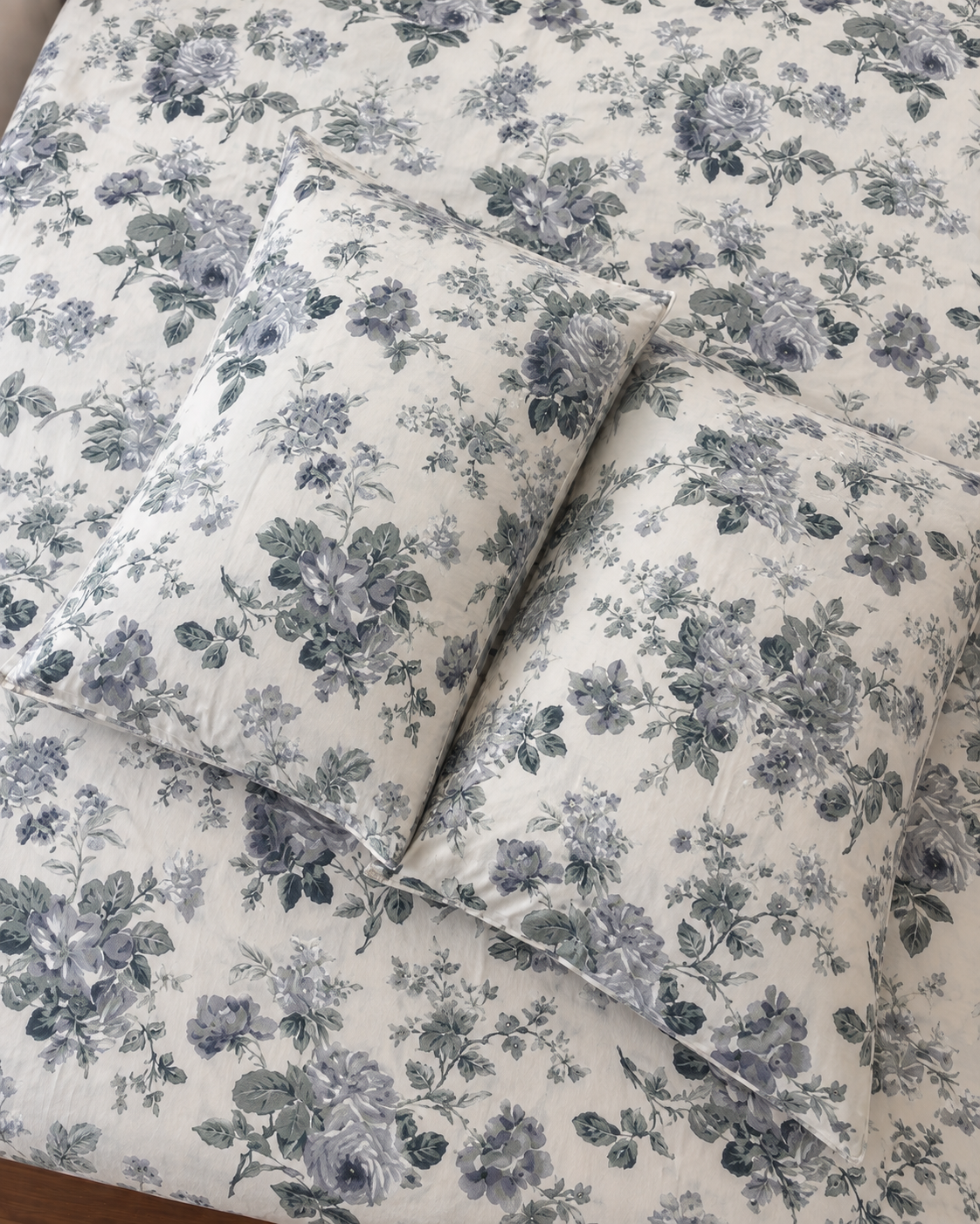 Elegant Blue Floral Print Bedsheet